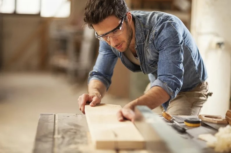 Ремонт с минимальными затратами: нюансы изготовления корпусной мебели своими руками